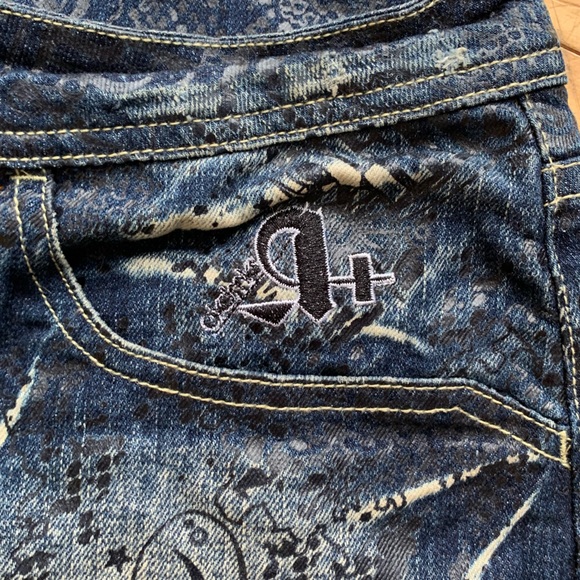 AKADEMIKS AKDMKS DARK DENIM MINI SKIRT WITH FAUX FUR TRIM AND BRAND GRAPHICS - Picture 4 of 7